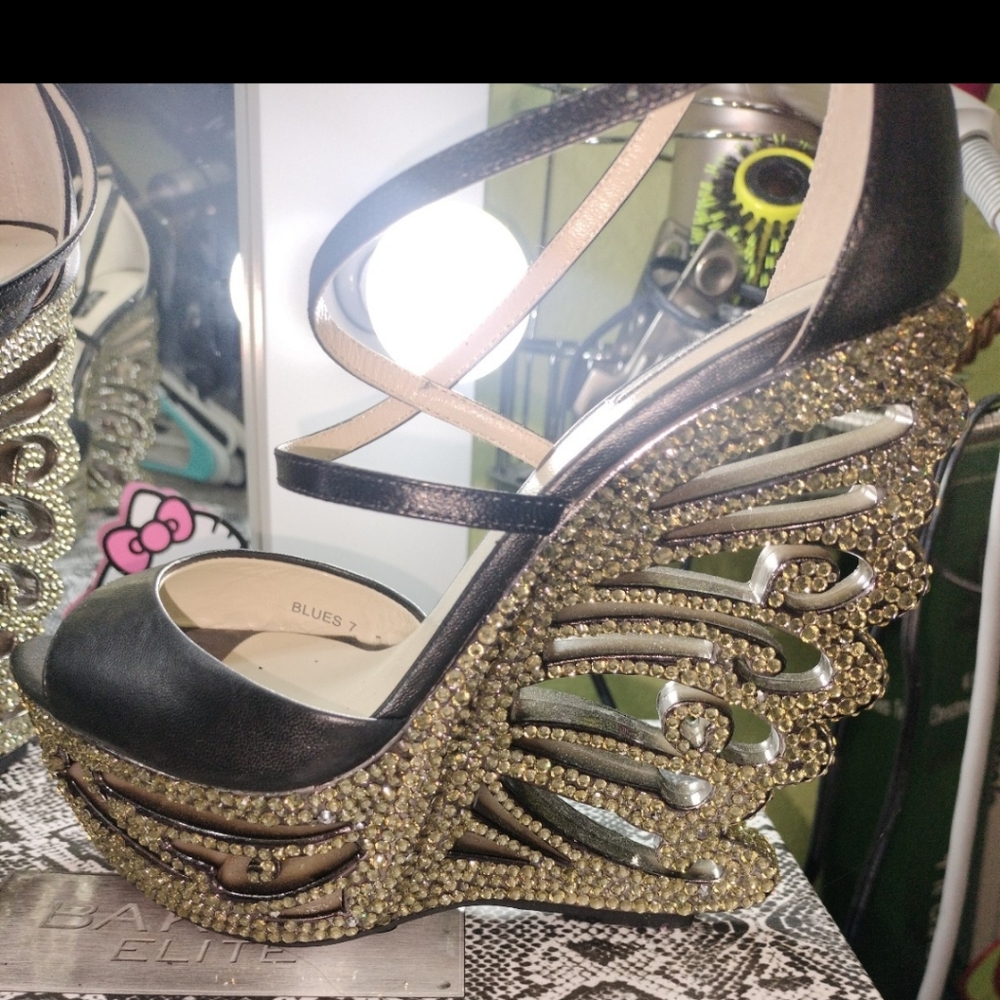Baker Wedges With Rhinestone - Picture 4 of 8